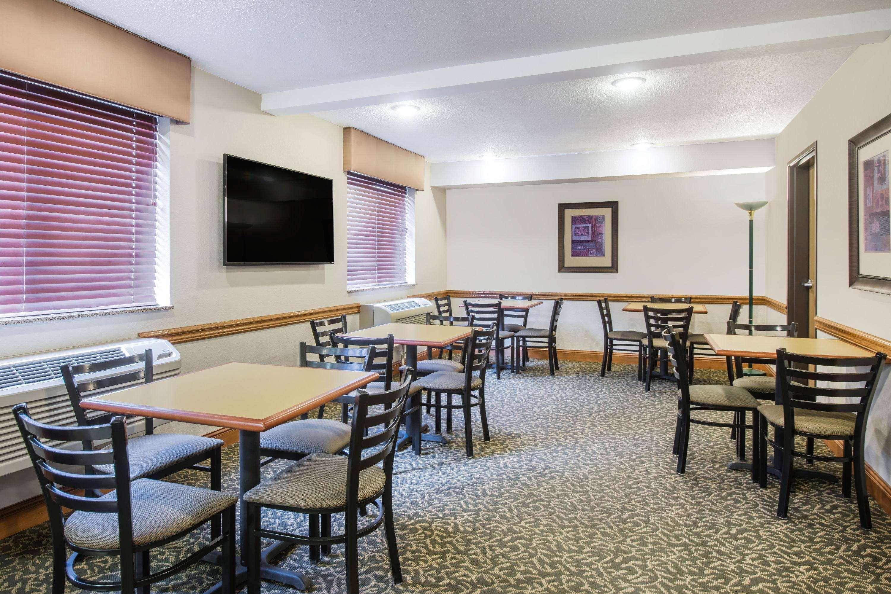 Super 8 By Wyndham Motel