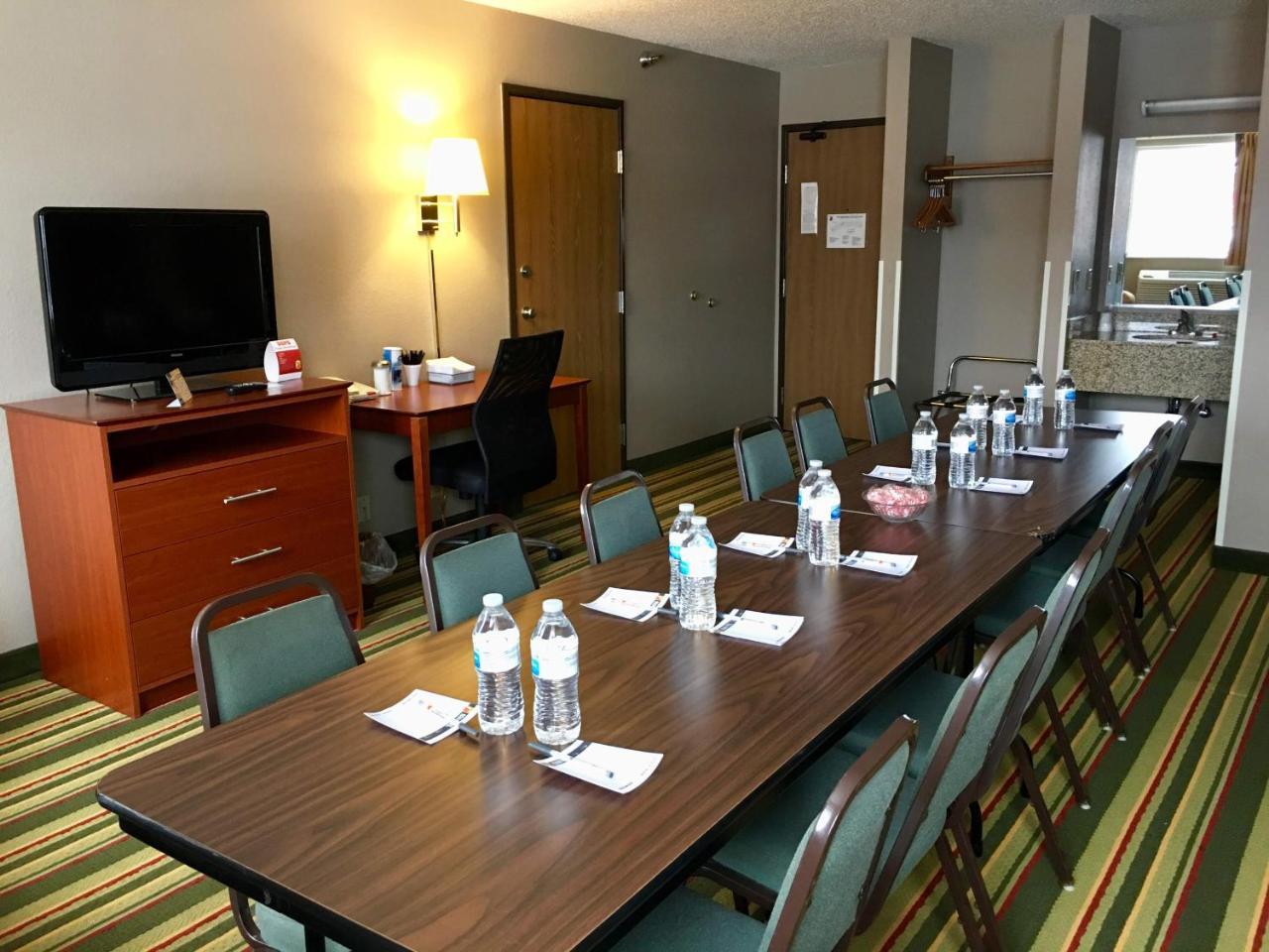 Super 8 By Wyndham Clearfield