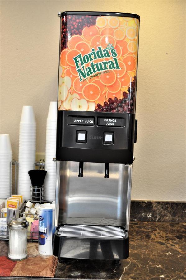 Super 8 By Wyndham Motel