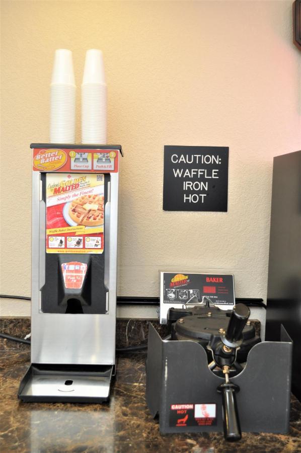 Super 8 By Wyndham Motel